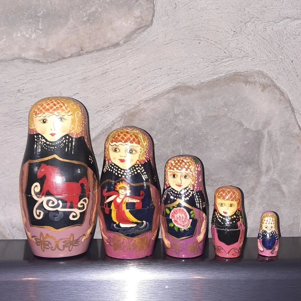 5 nesting dolls - Picture 1 of 5